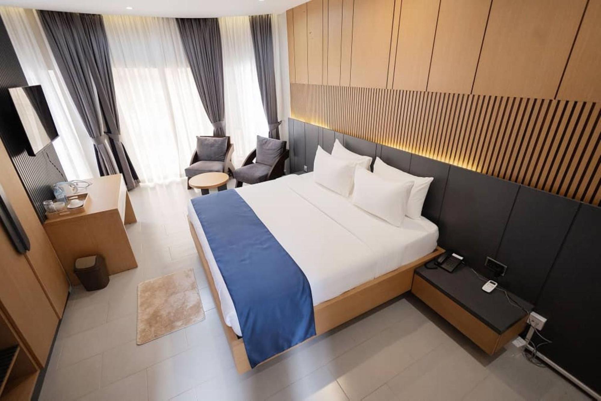 Grik Hotel - Entebbe Zewnętrze zdjęcie