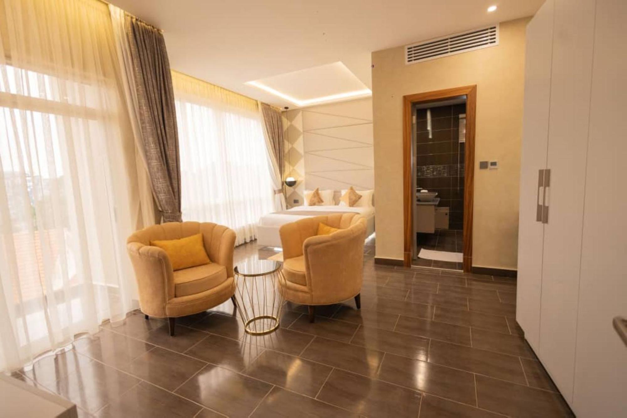 Grik Hotel - Entebbe Zewnętrze zdjęcie