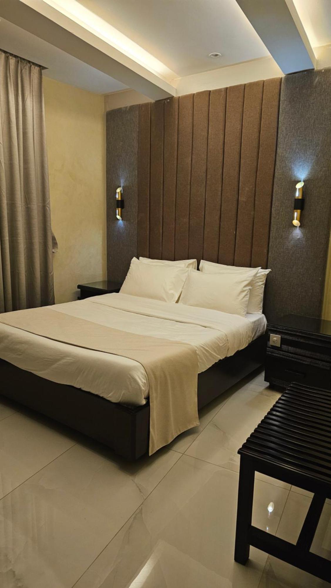 Grik Hotel - Entebbe Zewnętrze zdjęcie