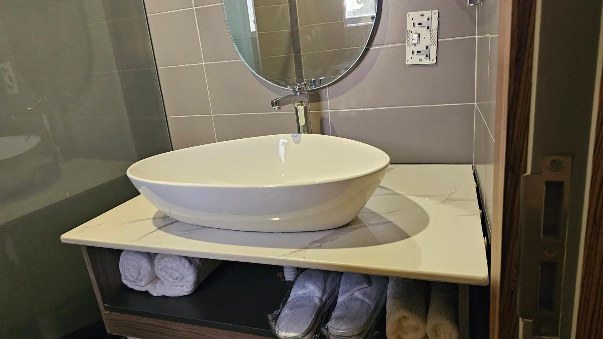 Grik Hotel - Entebbe Zewnętrze zdjęcie