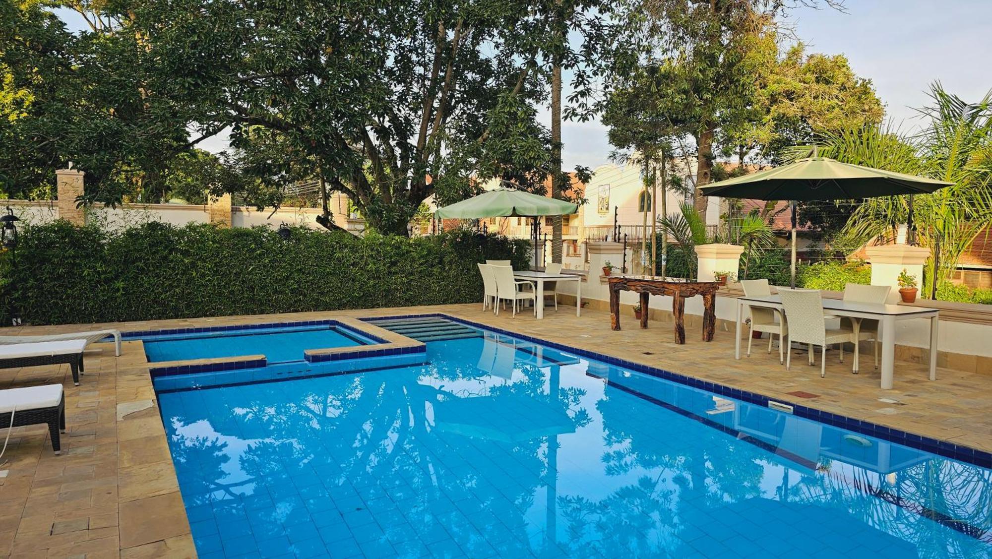 Grik Hotel - Entebbe Zewnętrze zdjęcie