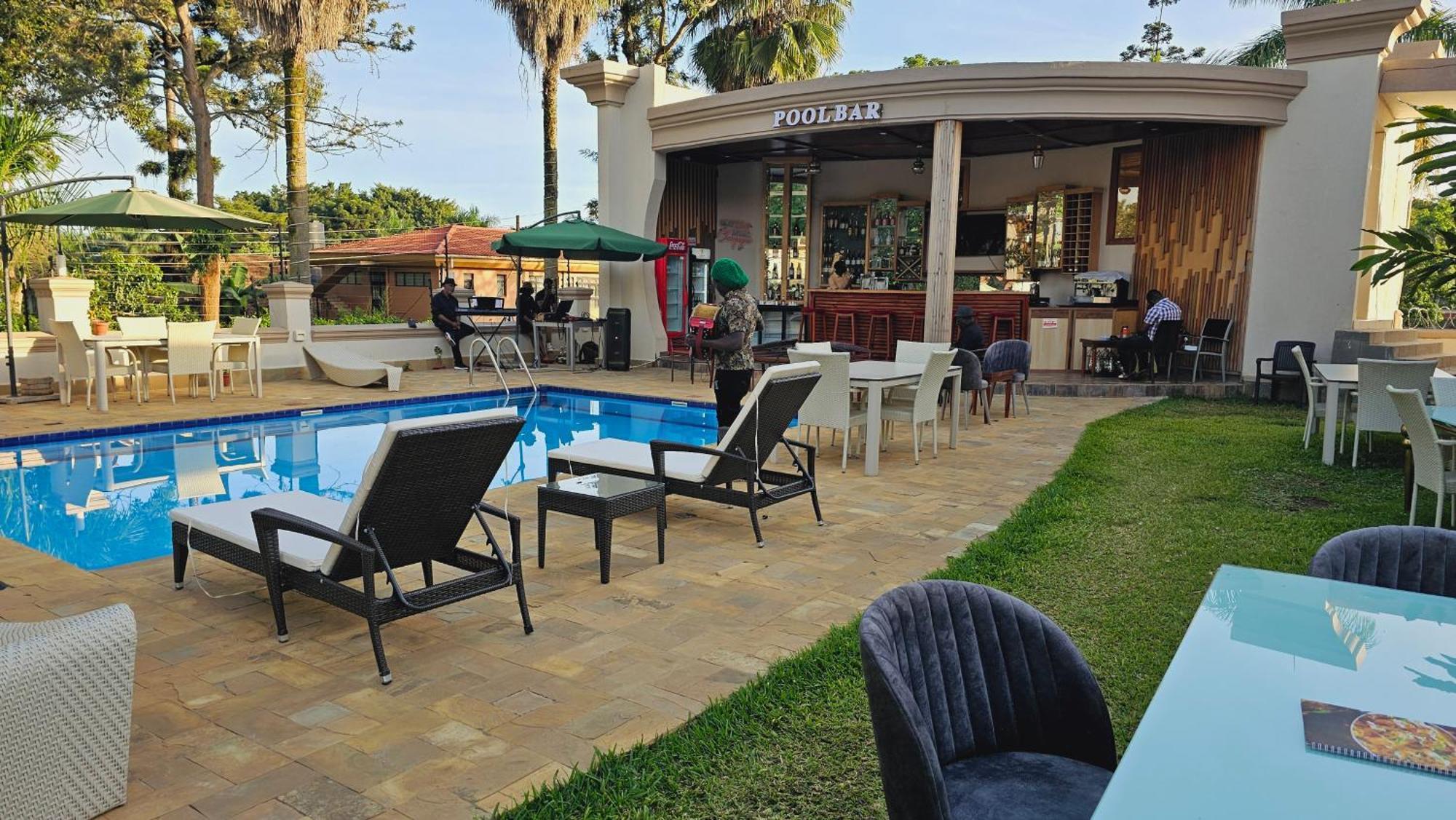 Grik Hotel - Entebbe Zewnętrze zdjęcie