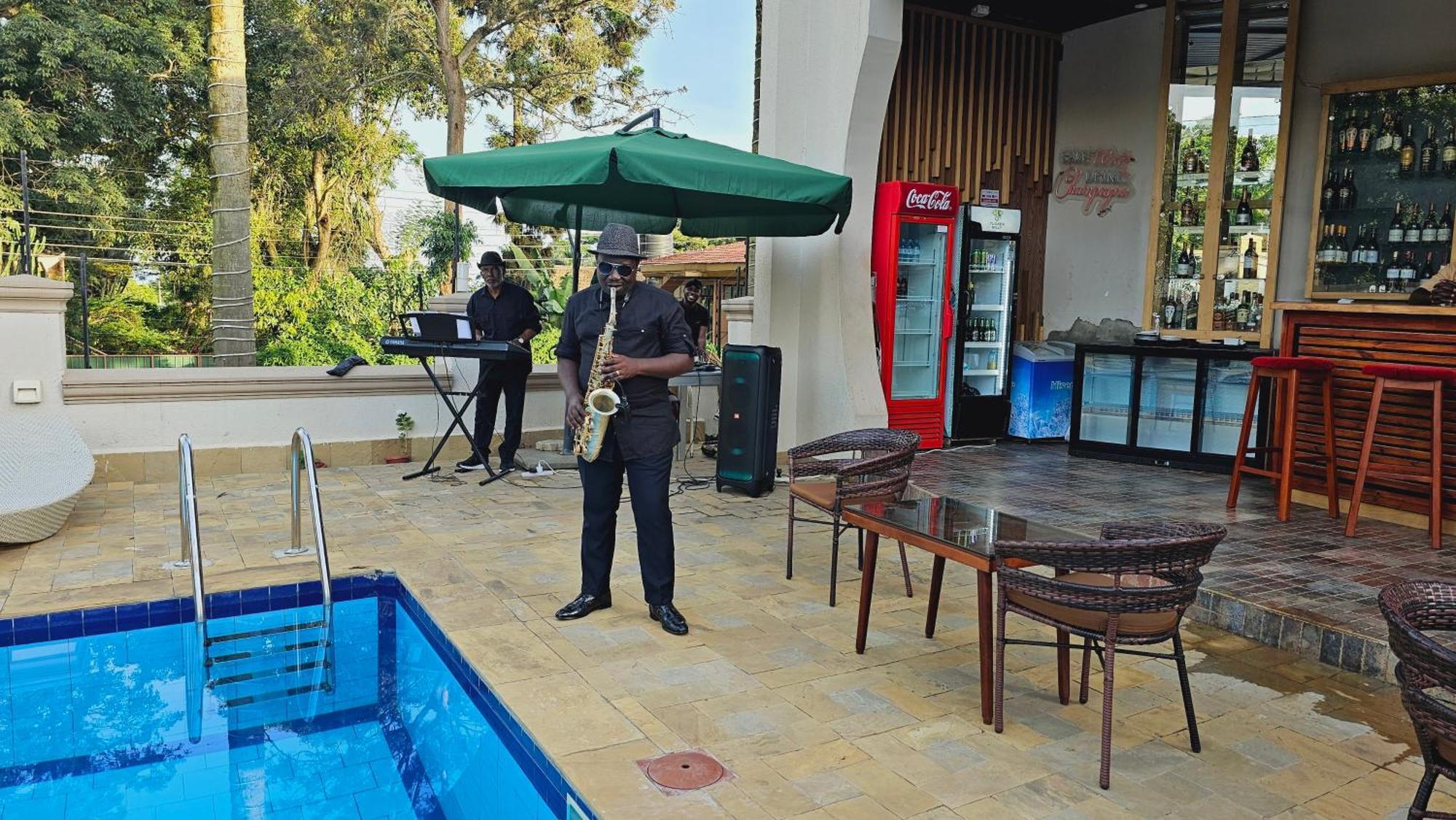 Grik Hotel - Entebbe Zewnętrze zdjęcie