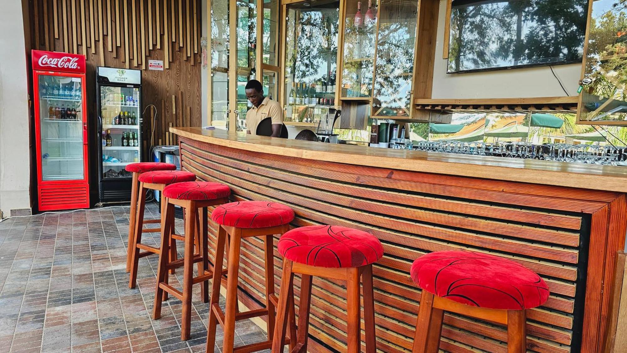 Grik Hotel - Entebbe Zewnętrze zdjęcie